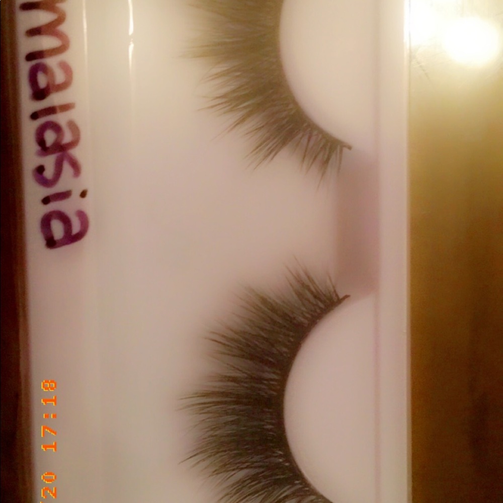 Lashes! - Picture 3 of 4